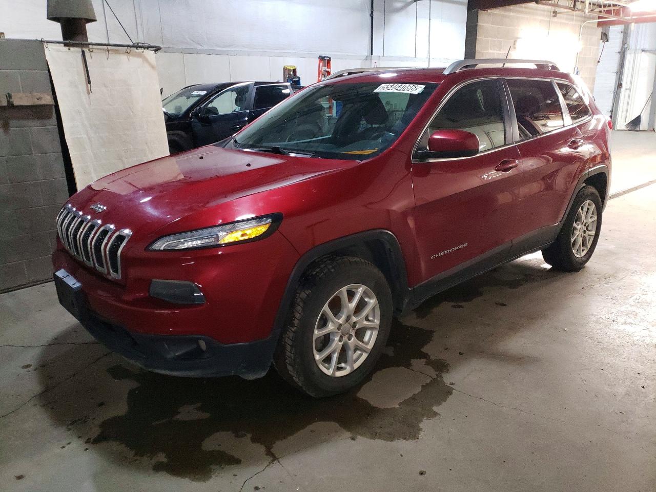 Salvage Jeep Cherokee Image