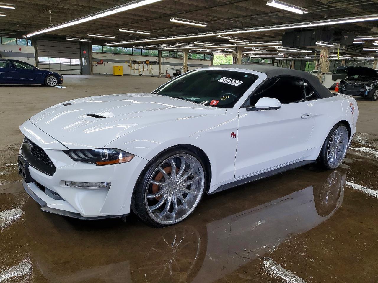Salvage Ford Mustang Image