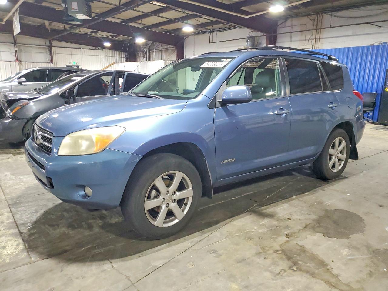 Salvage Toyota RAV4 Image