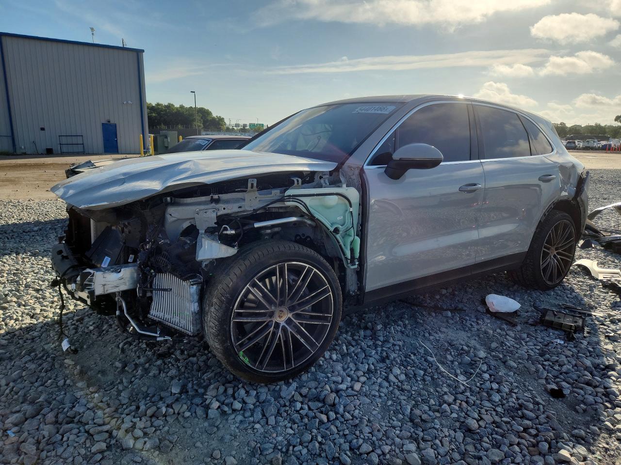 Salvage Porsche Cayenne Image