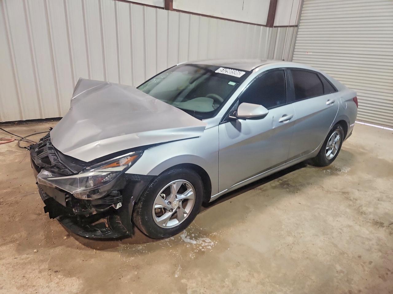 Salvage Hyundai ELANTRA Image