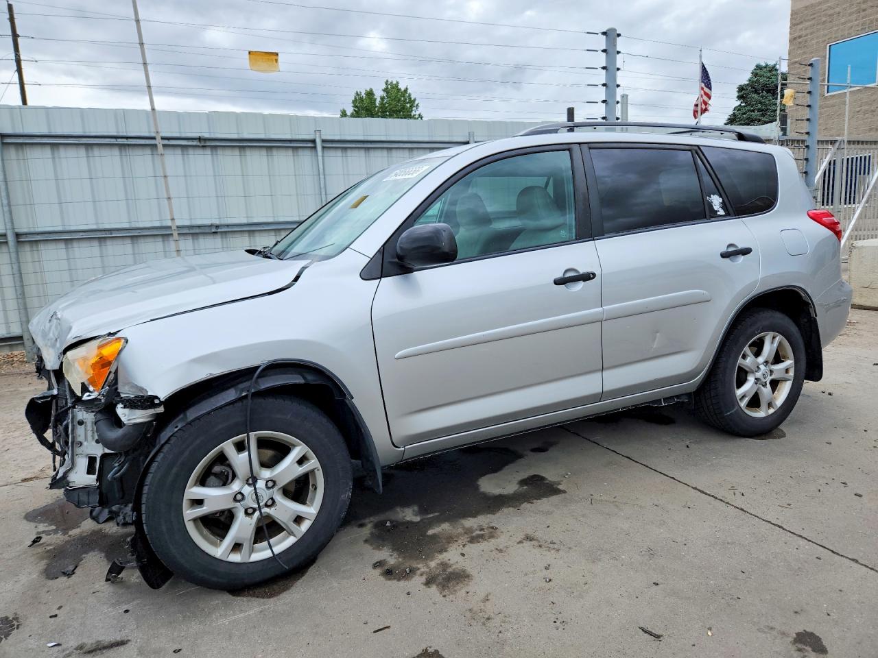 Salvage Toyota RAV4 Image