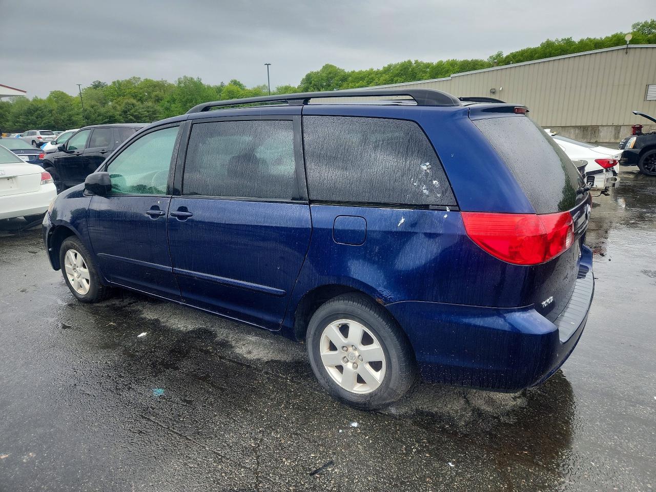 Toyota Sienna Le 8-passenger