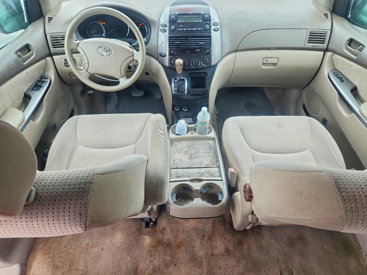 Toyota Sienna Le 8-passenger