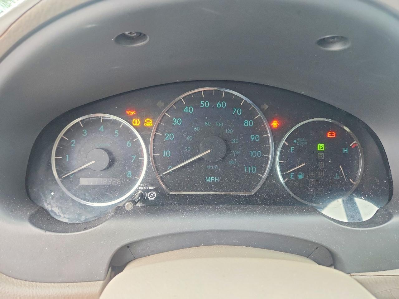 Toyota Sienna Le 8-passenger
