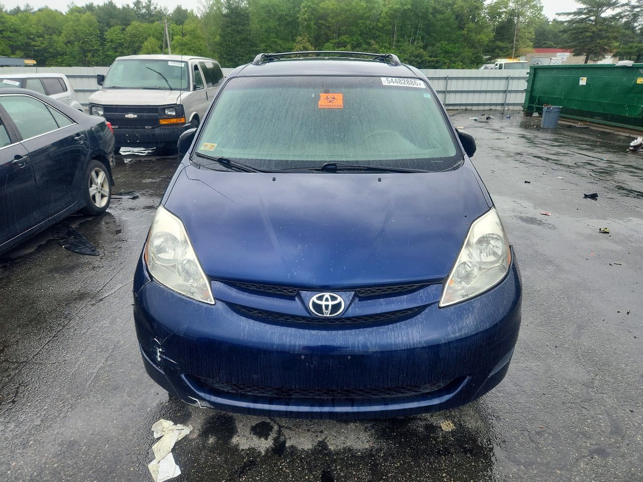 Toyota Sienna Le 8-passenger
