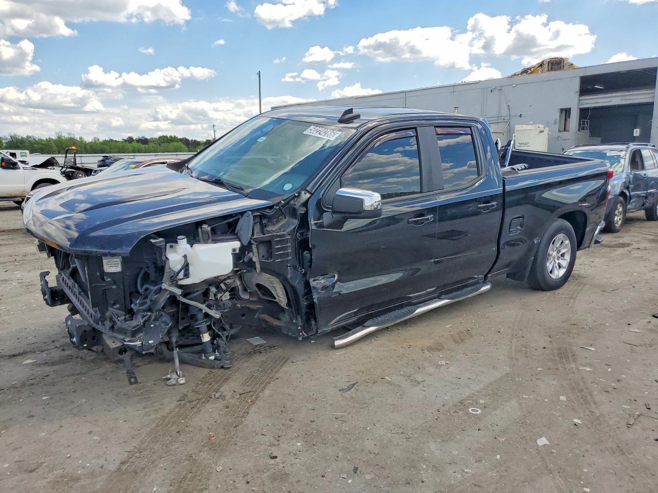 Salvage Chevrolet Silverado Image