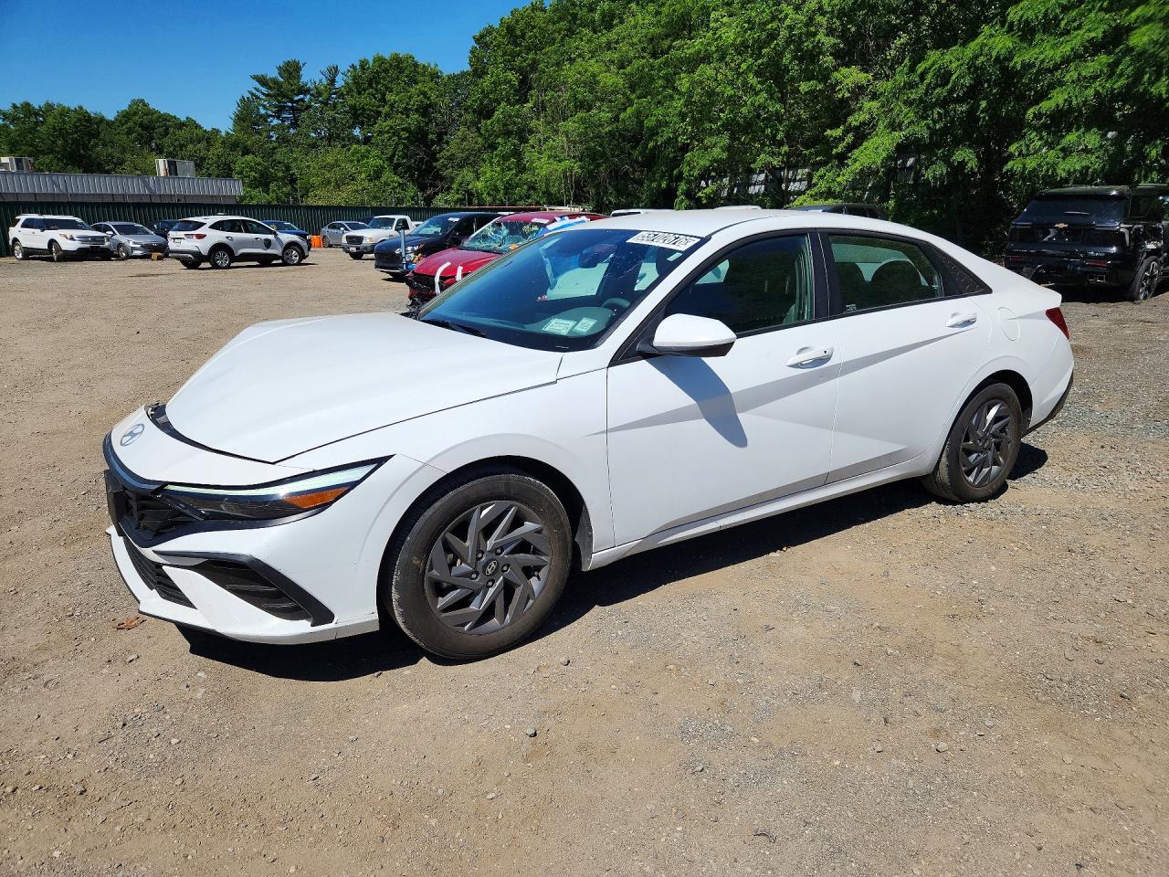 Salvage Hyundai ELANTRA Image