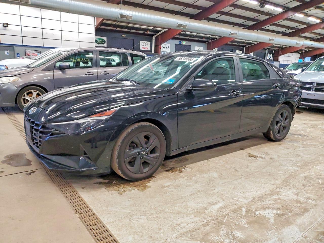 Salvage Hyundai ELANTRA Image