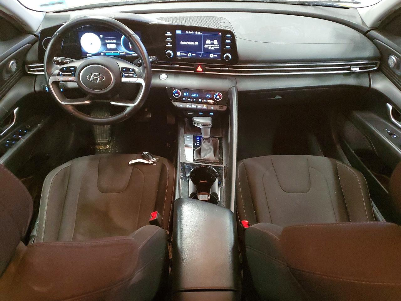 Hyundai ELANTRA Sel