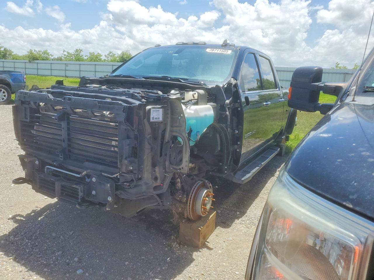 Salvage Chevrolet Silverado Image