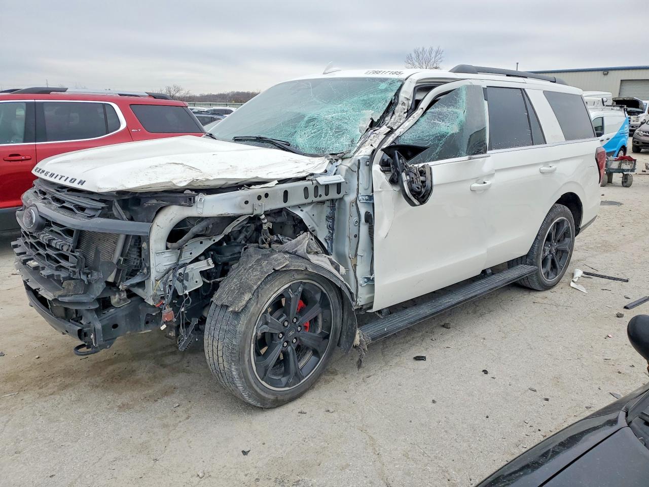 Salvage Ford Expedition Image