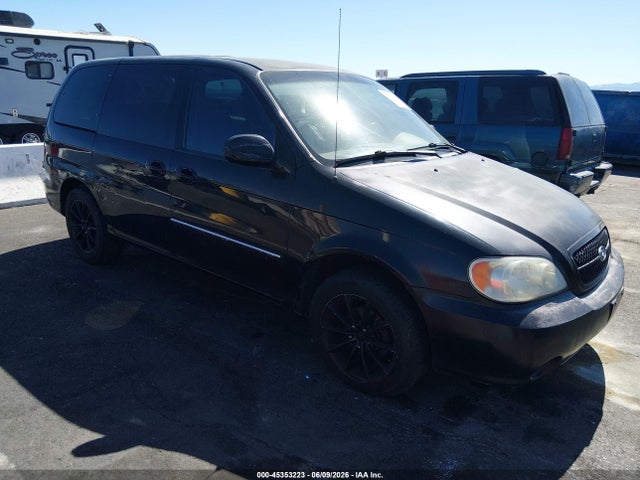 Salvage Kia Sedona Image