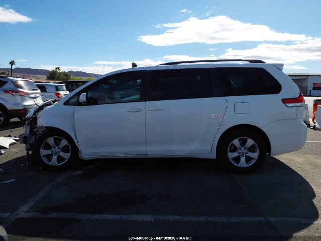 Toyota Sienna Le V6