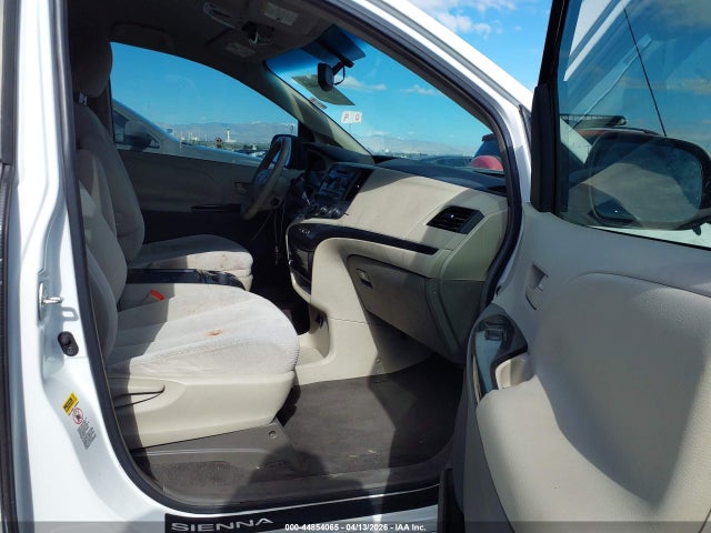 Toyota Sienna Le V6