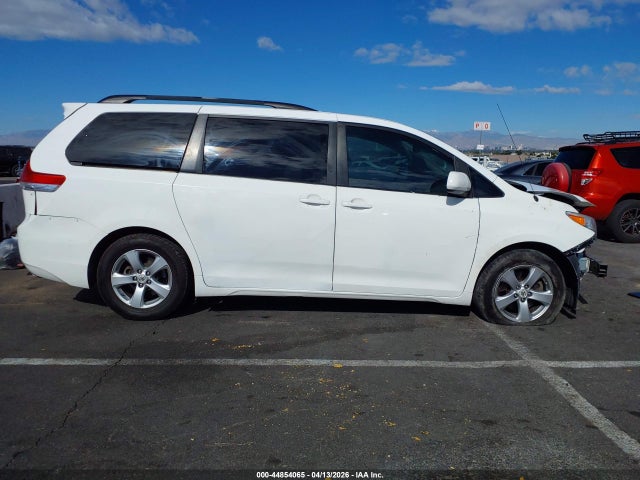 Toyota Sienna Le V6
