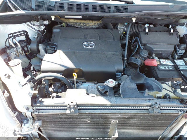 Toyota Sienna Le V6
