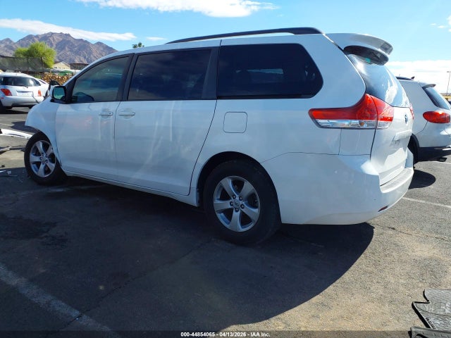 Toyota Sienna Le V6