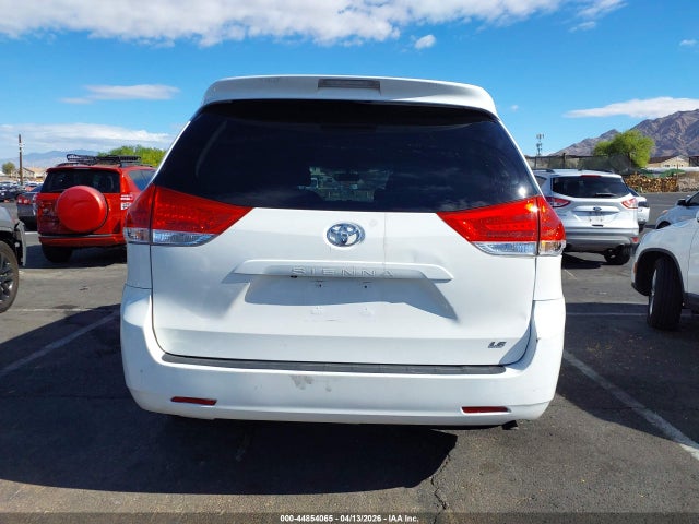 Toyota Sienna Le V6