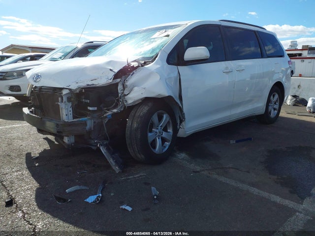 Toyota Sienna Le V6