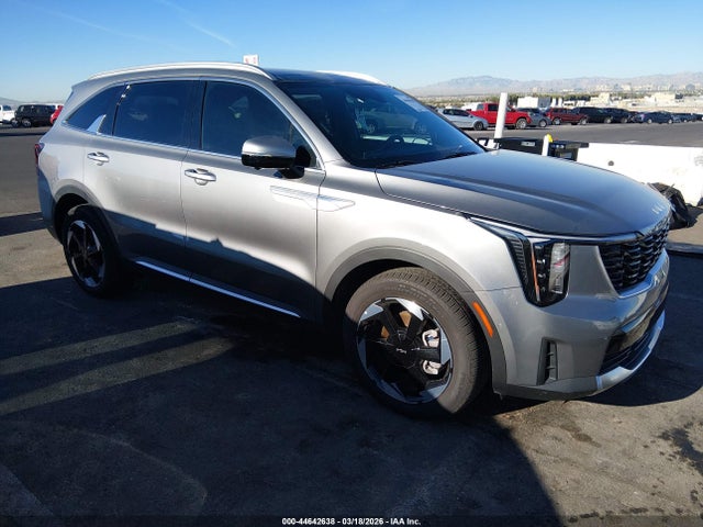 Salvage Kia Sorento Image