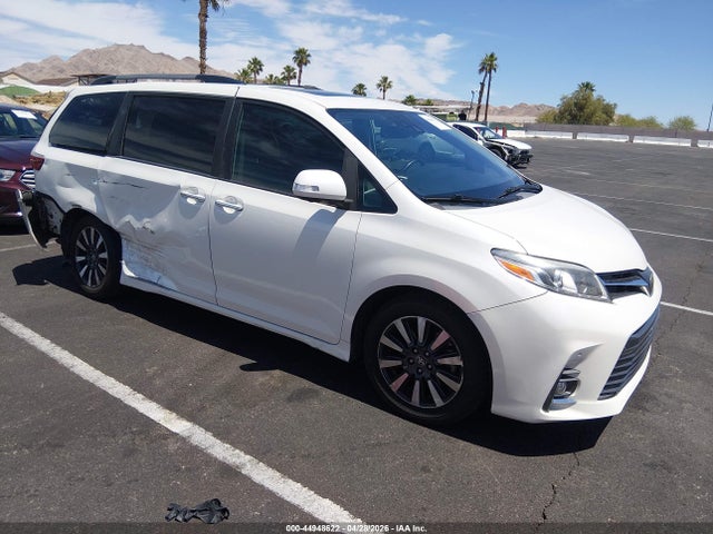 Salvage Toyota Sienna Image