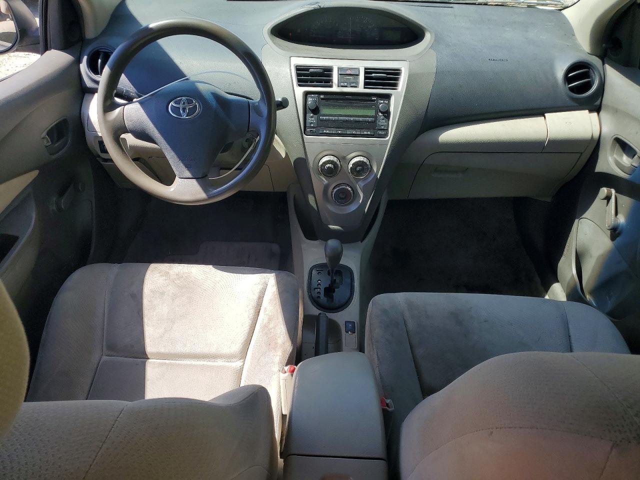 Toyota Yaris Base