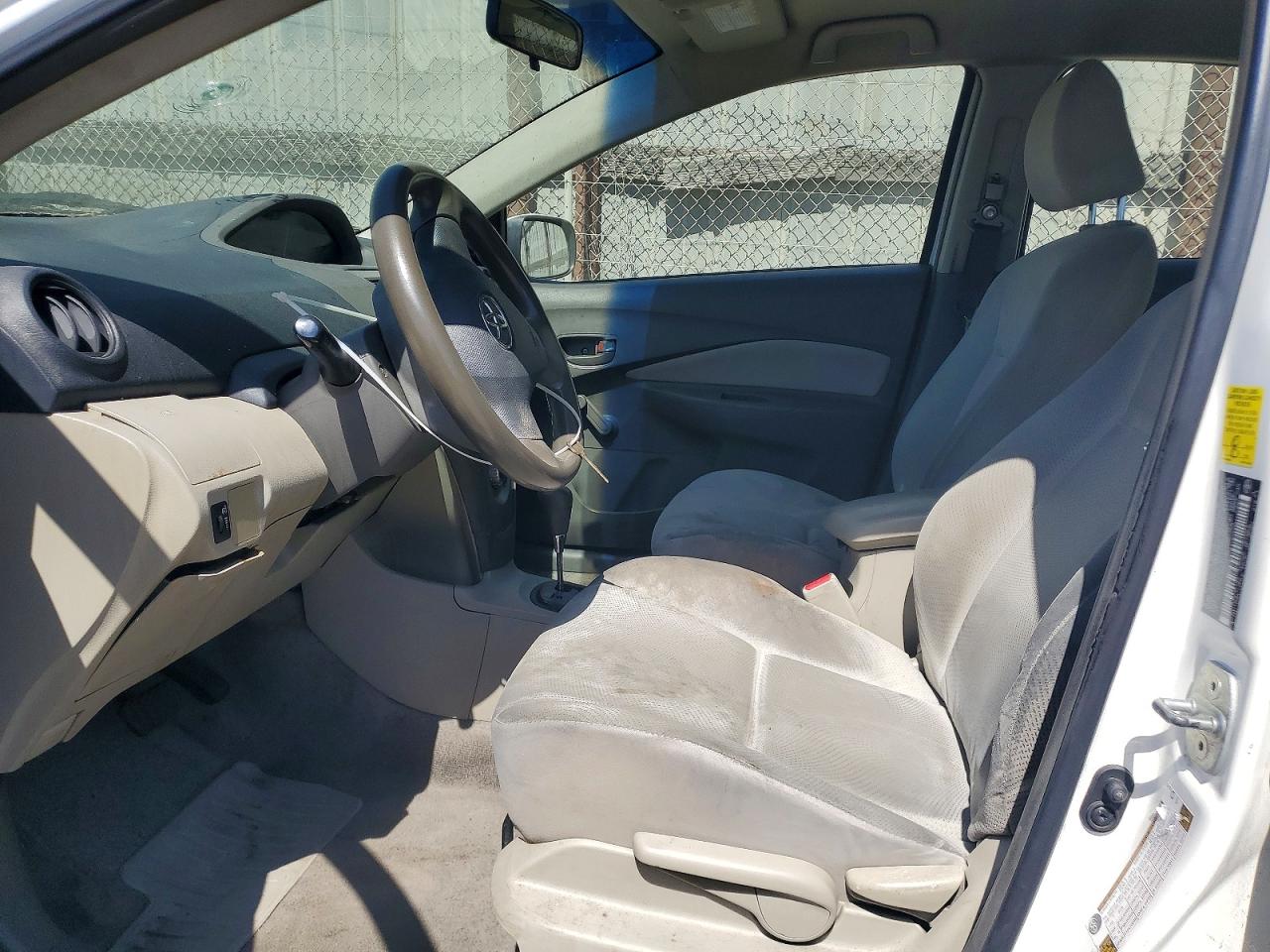 Toyota Yaris Base