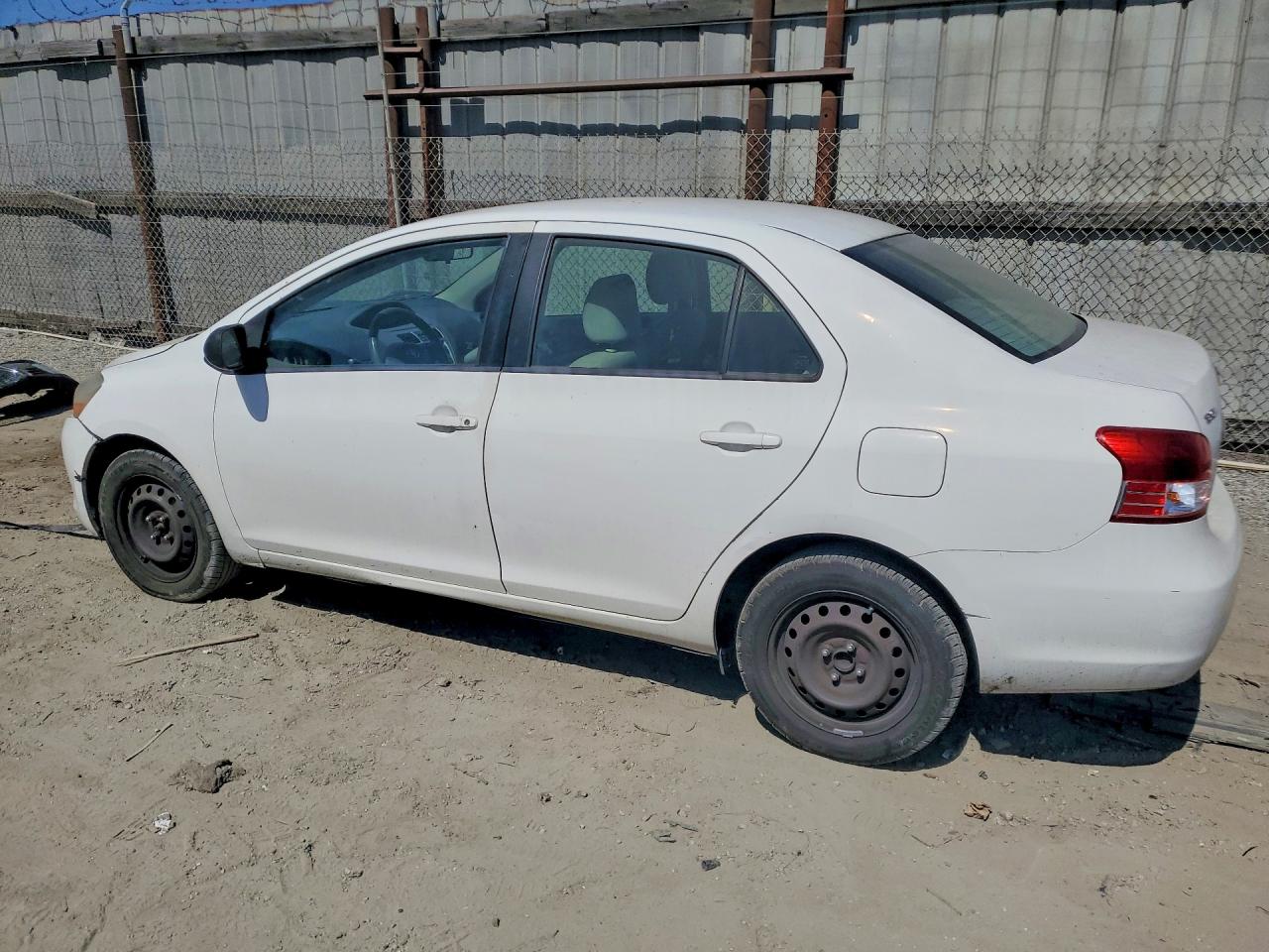 Toyota Yaris Base