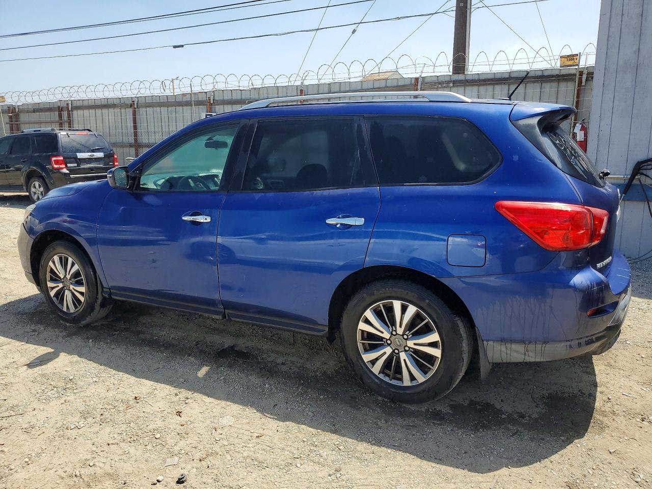 Nissan Pathfinder S
