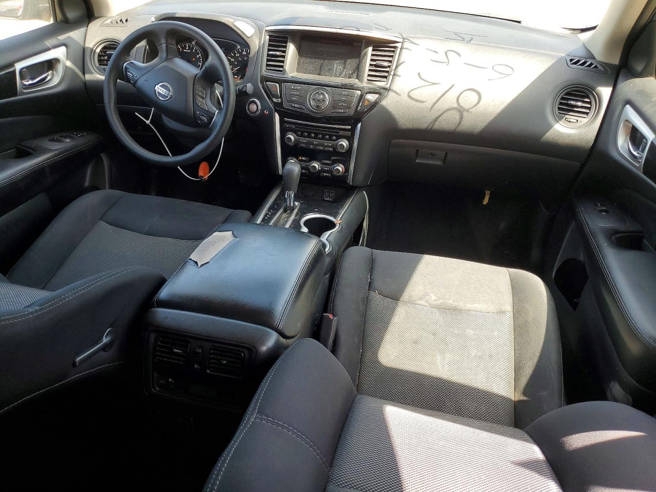 Nissan Pathfinder S