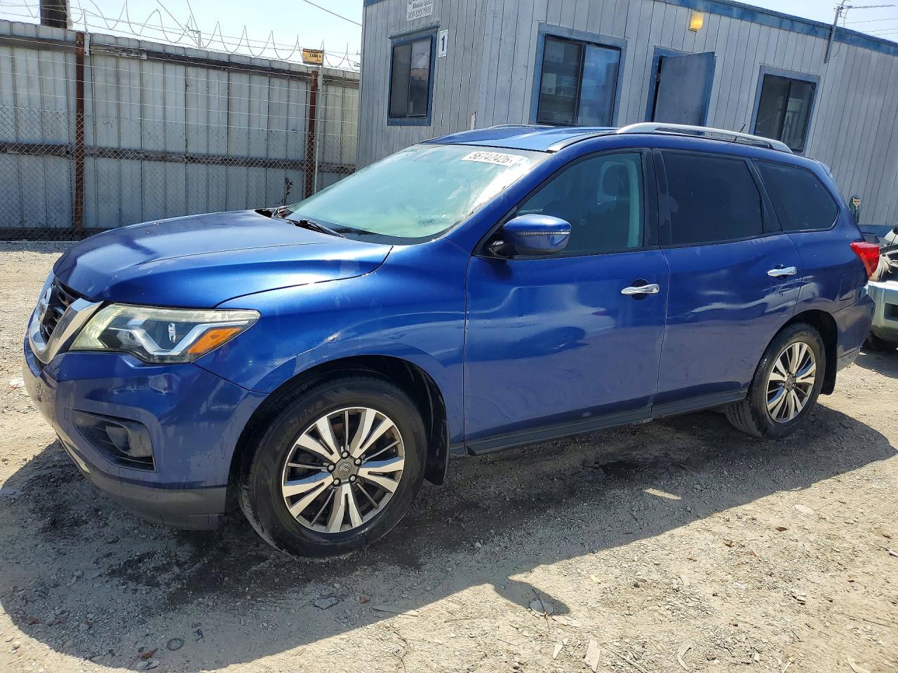 Salvage Nissan Pathfinder Image
