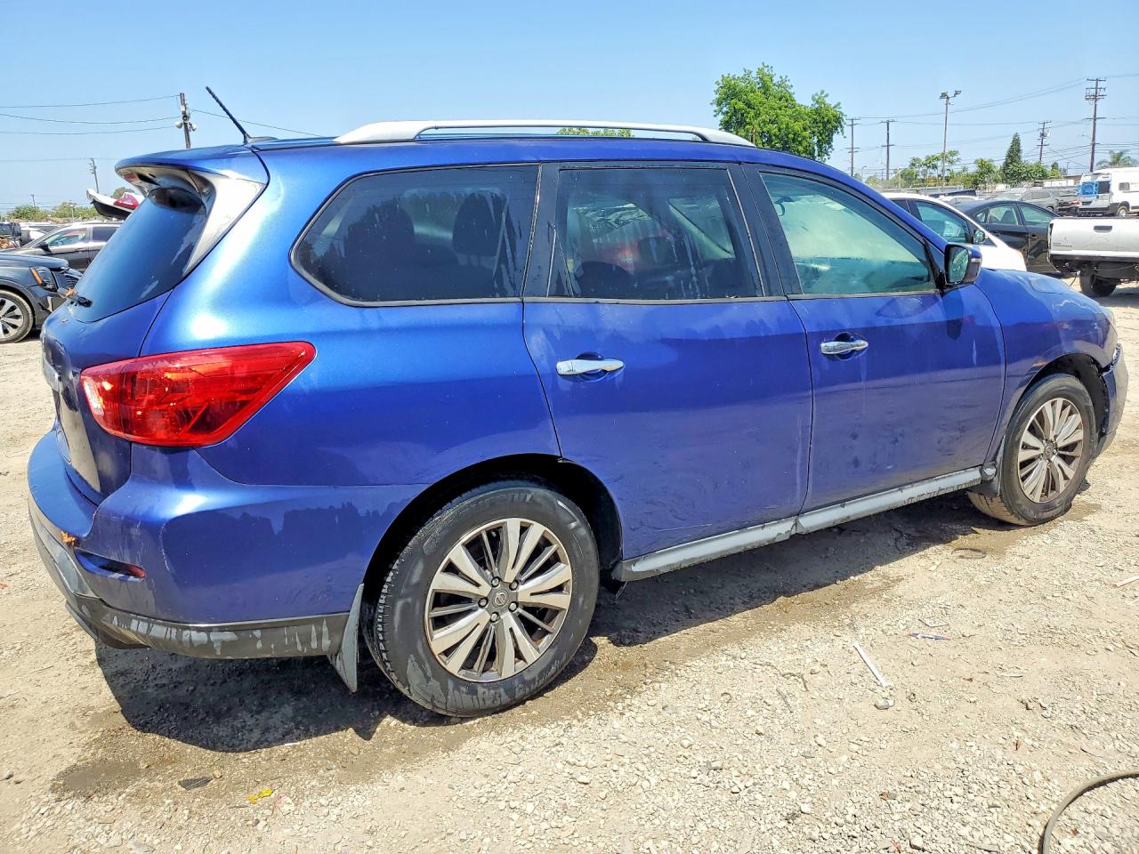 Nissan Pathfinder S