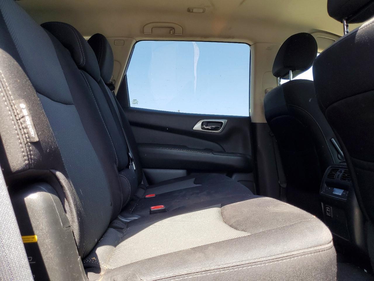 Nissan Pathfinder S
