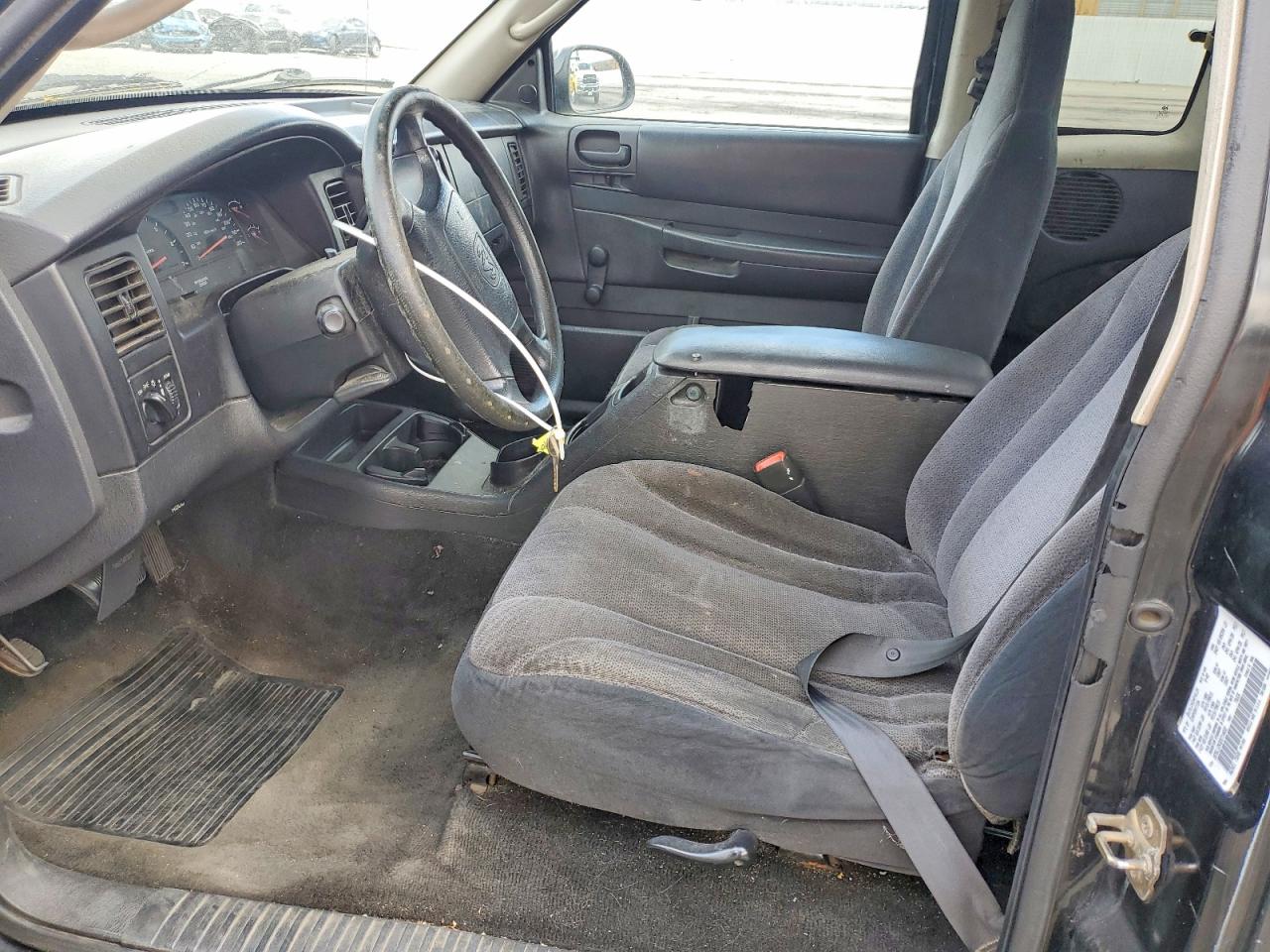 Dodge Dakota Base
