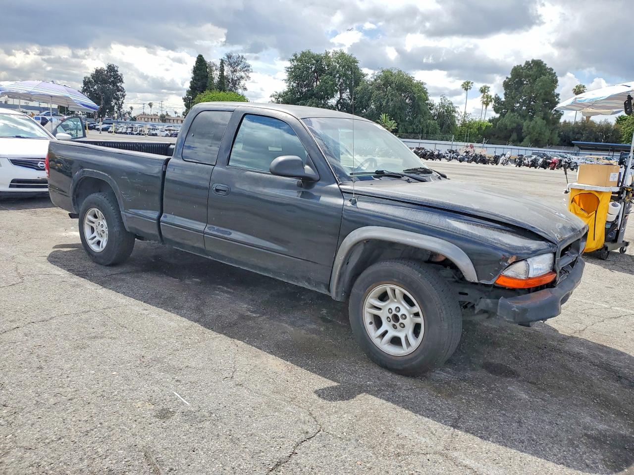 Dodge Dakota Base