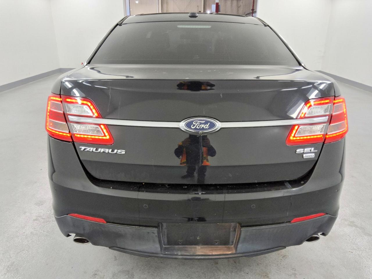 Ford Taurus Sel