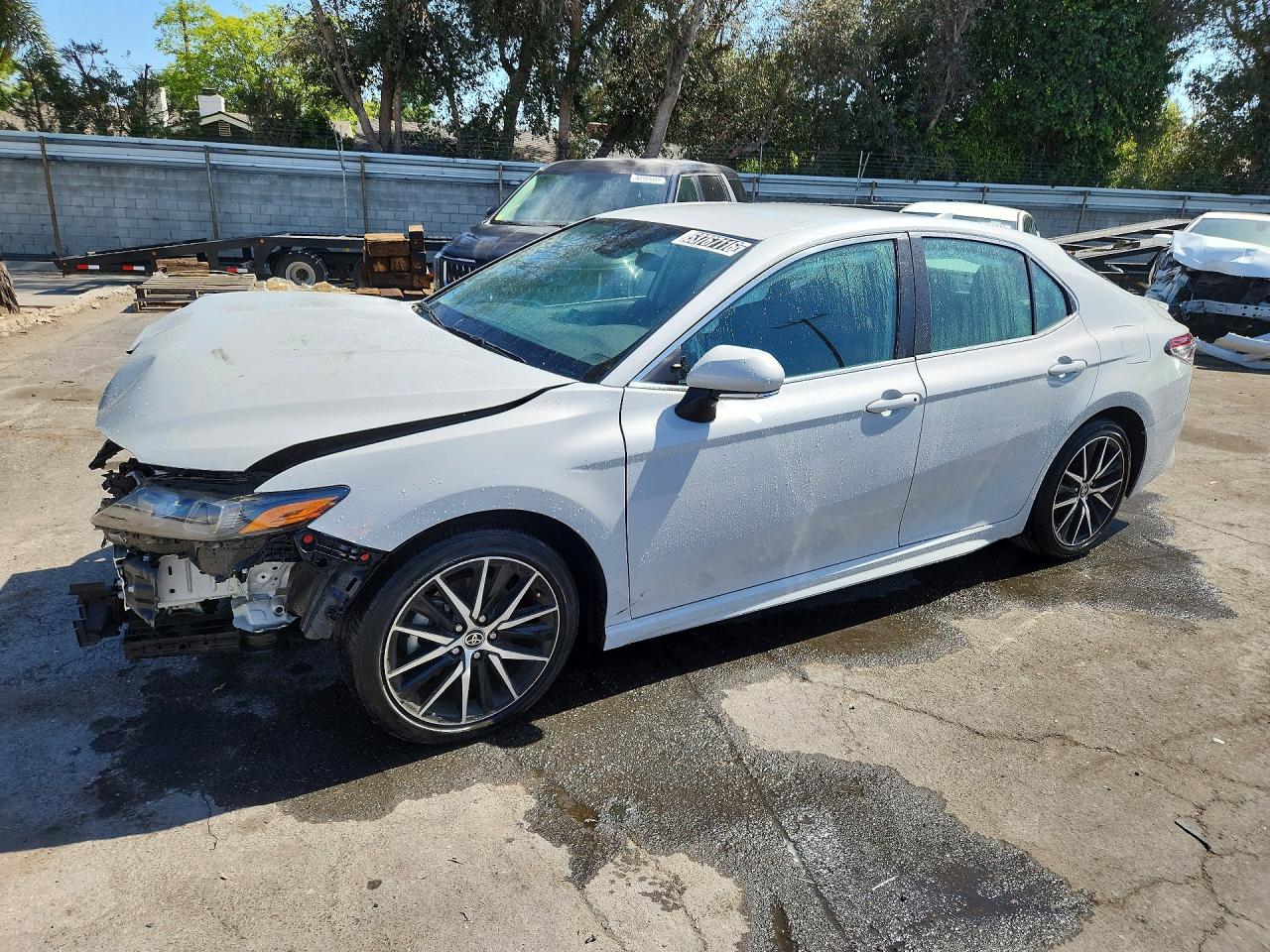 Salvage Toyota Camry Image