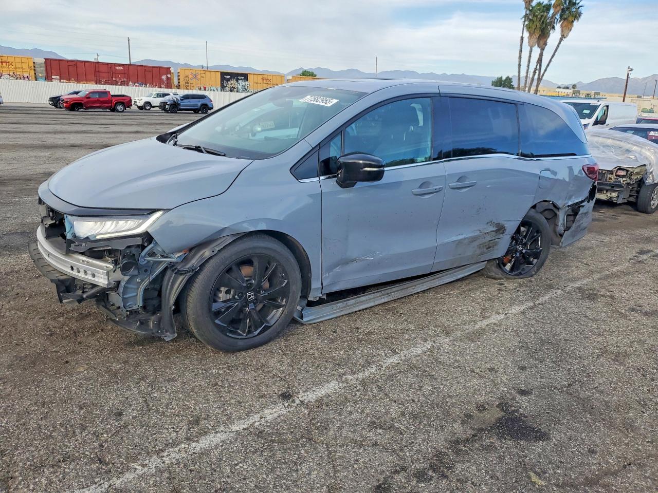 Salvage Honda Odyssey Image