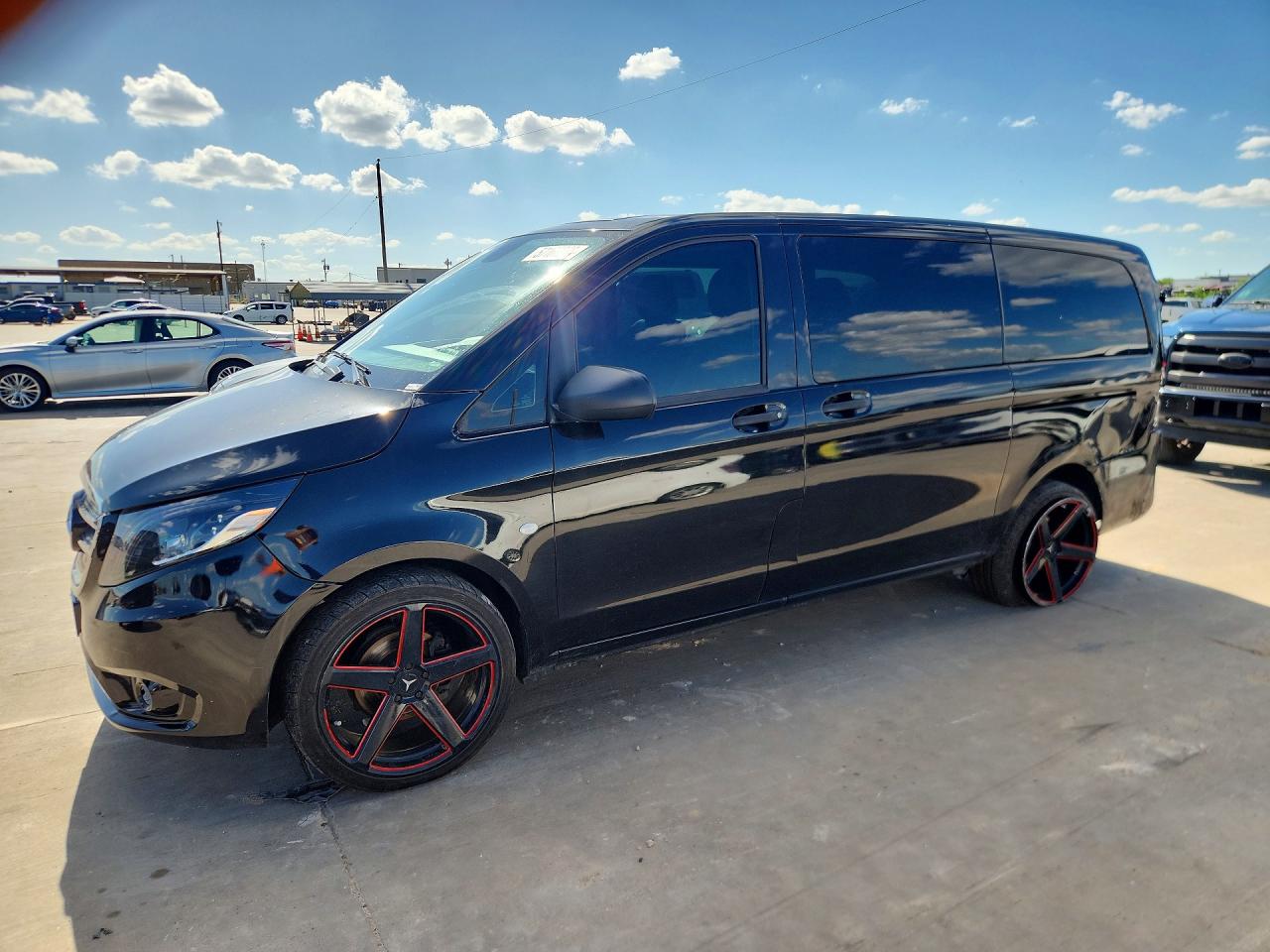 Salvage Mercedes-Benz Metris Image