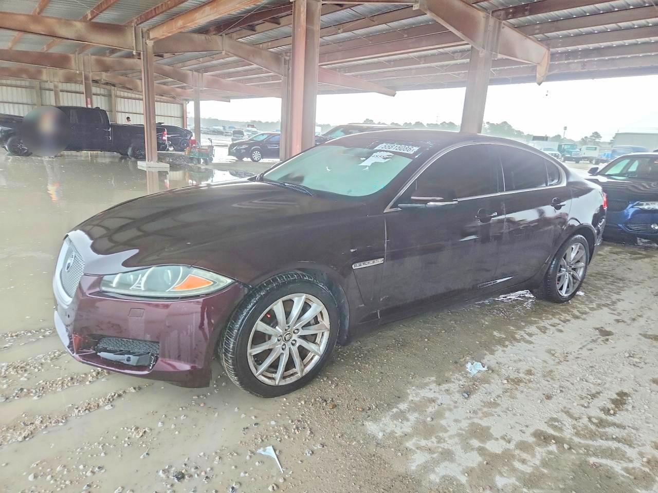 Salvage Jaguar XF Image