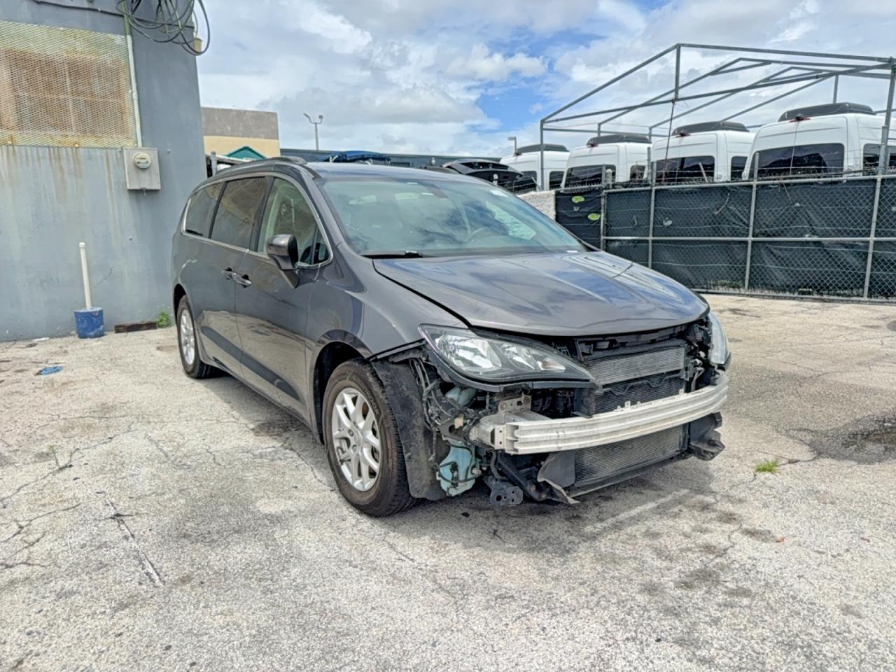 Salvage Chrysler Pacifica Image