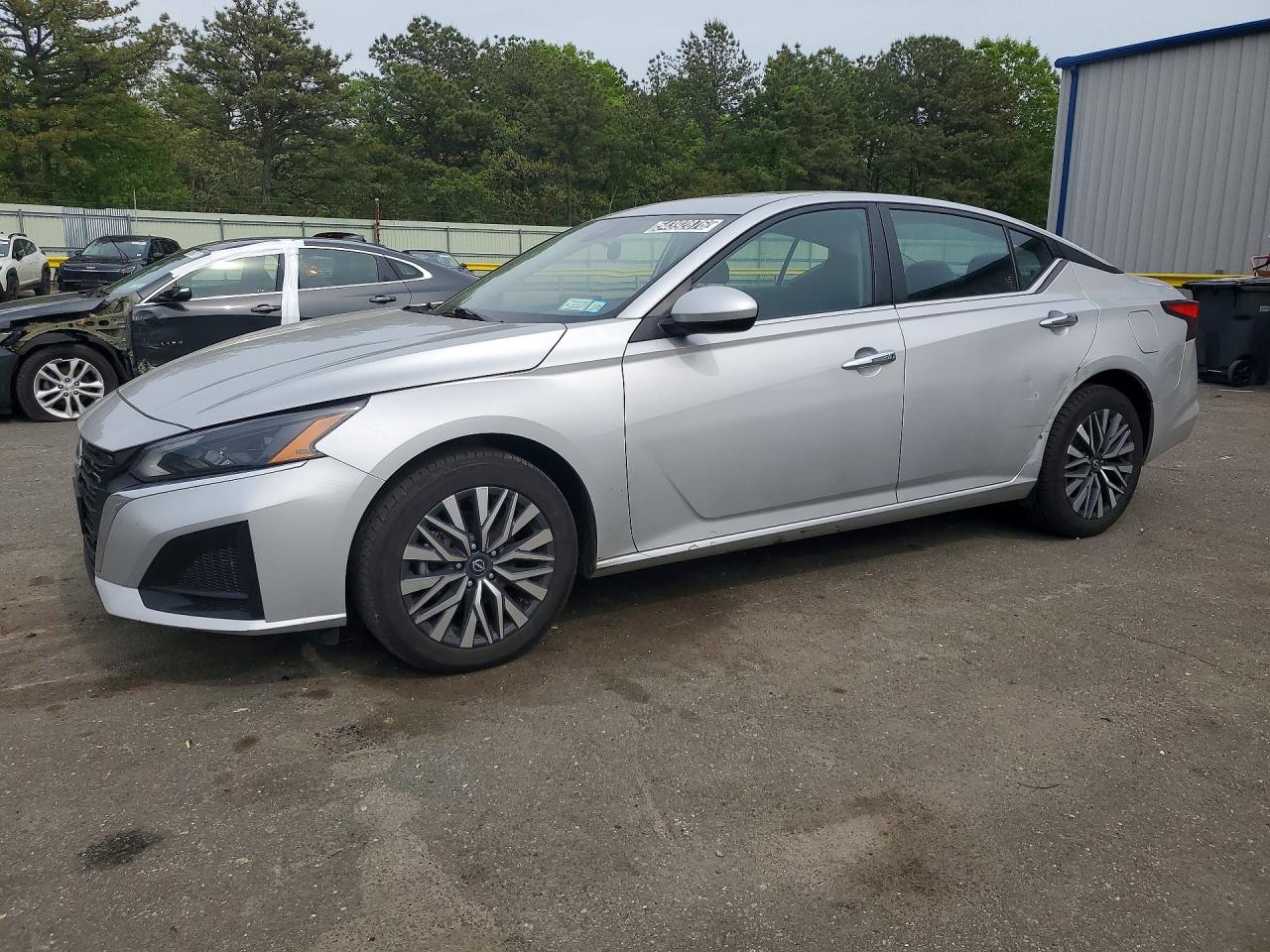 Salvage Nissan Altima Image