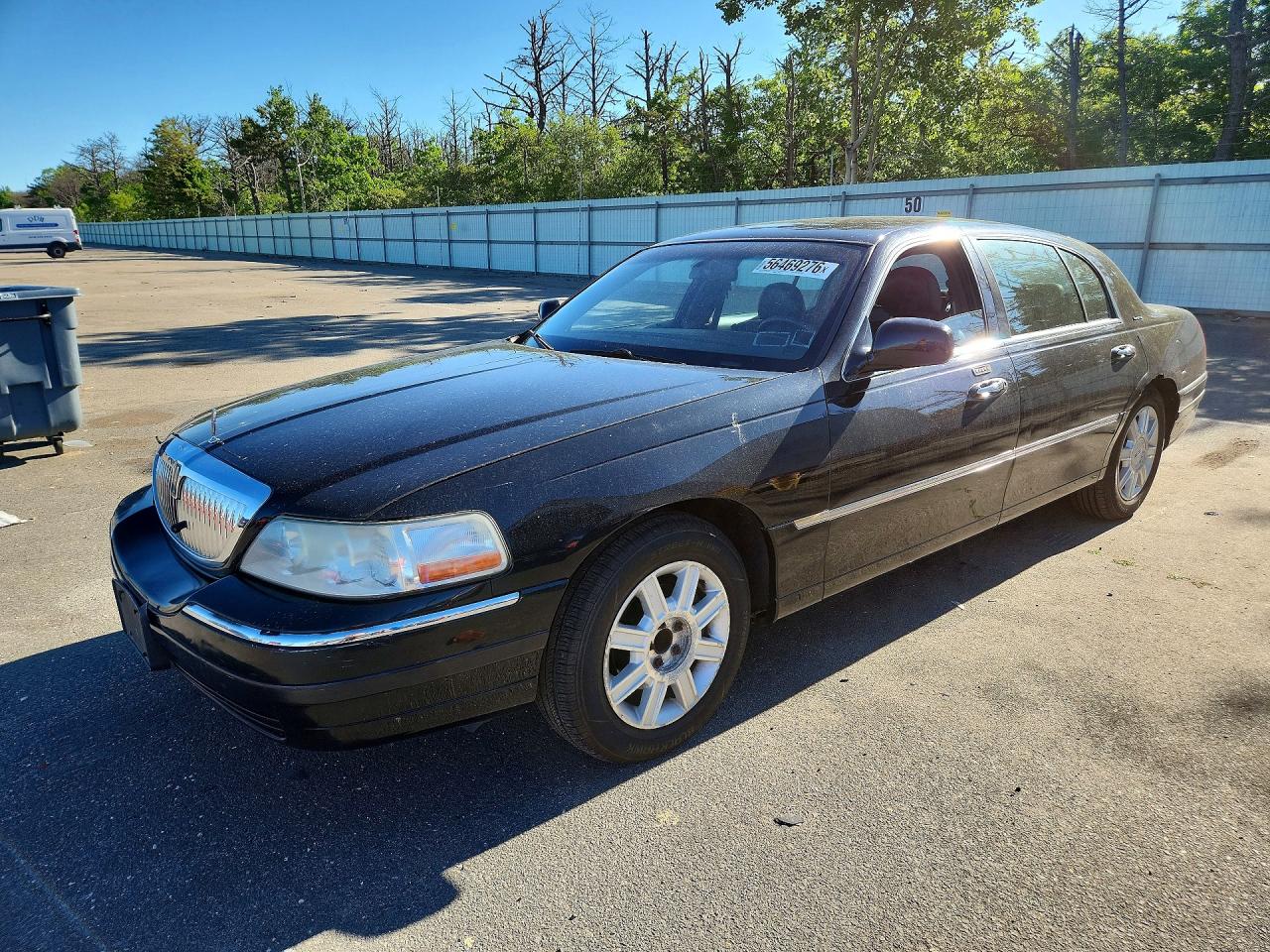 Salvage Lincoln Towncar Image