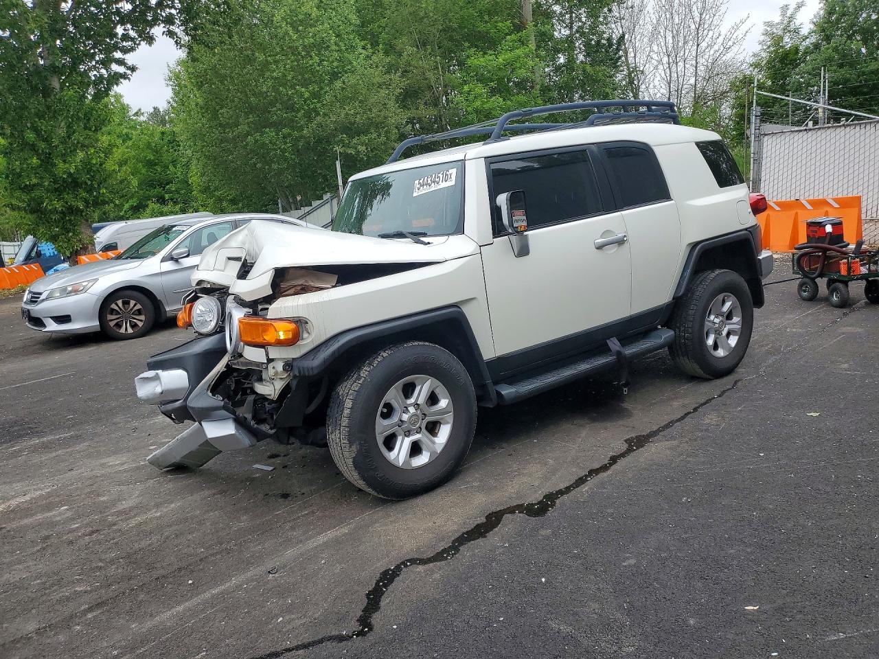 Salvage Toyota FJ Cruiser Image