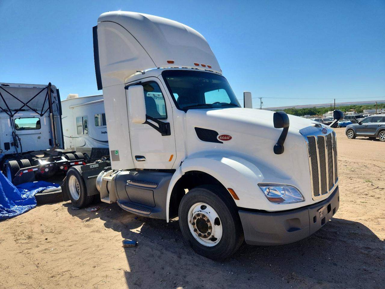 Salvage Peterbilt 579 Image