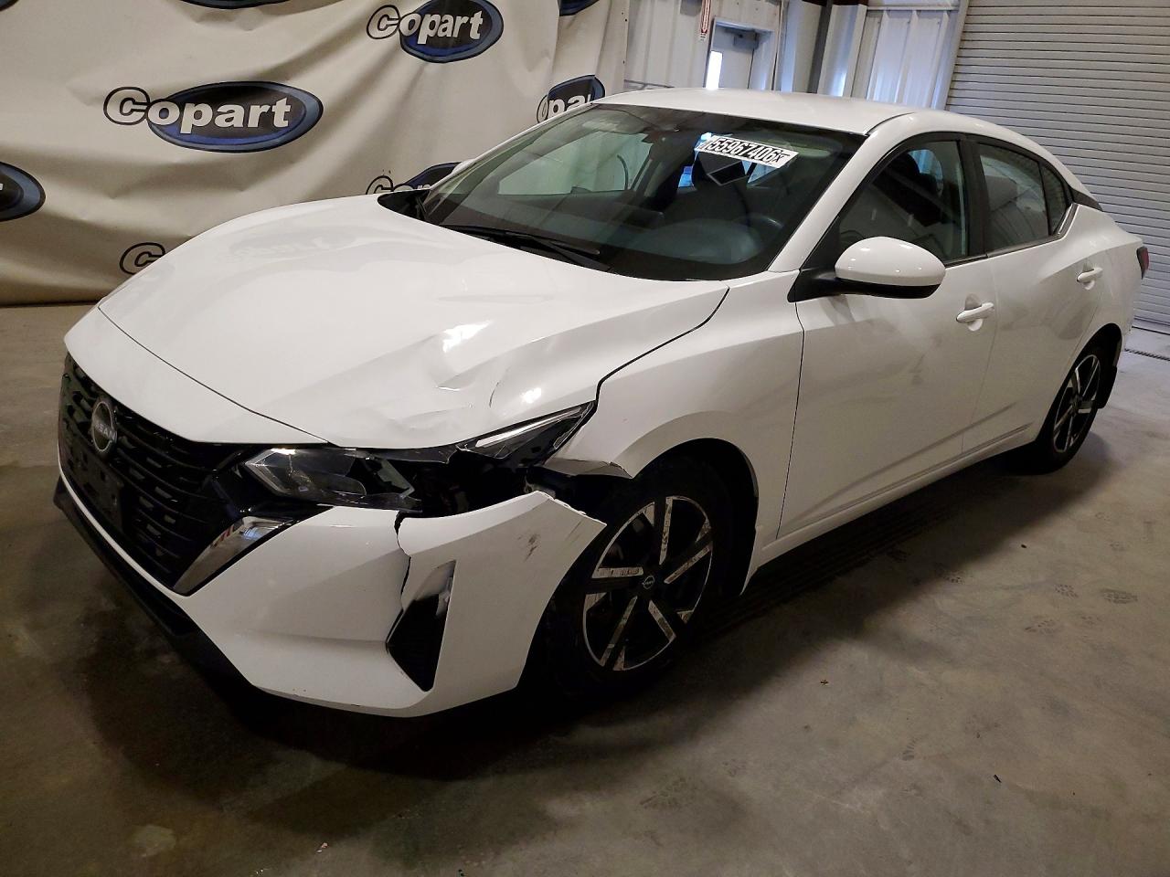 Salvage Nissan Sentra Image