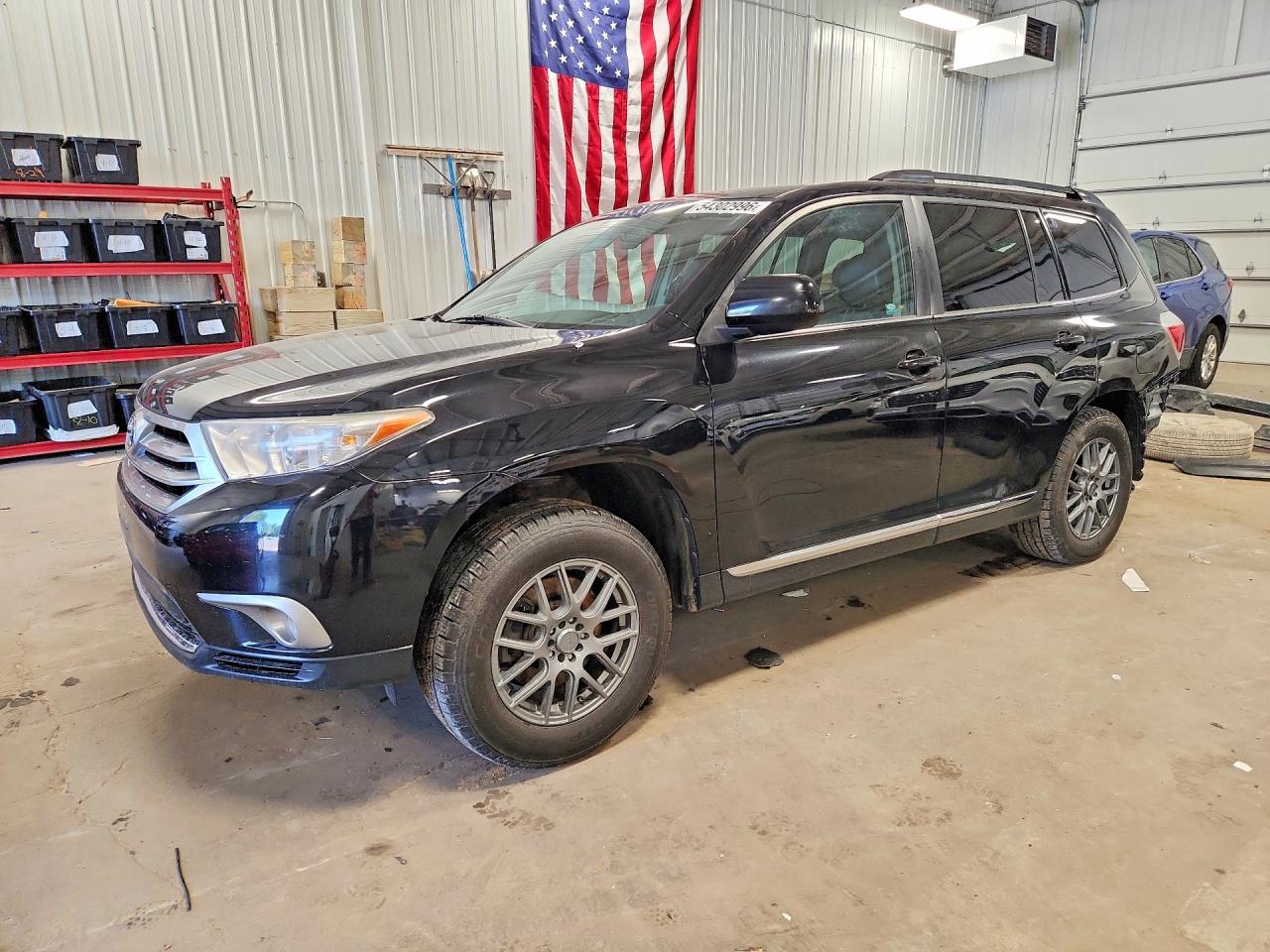 Salvage Toyota Highlander Image