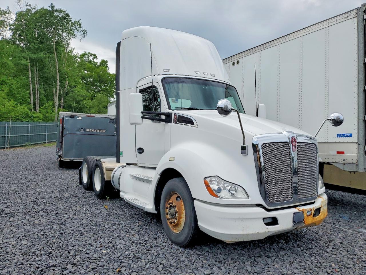 Salvage Kenworth T680 Image