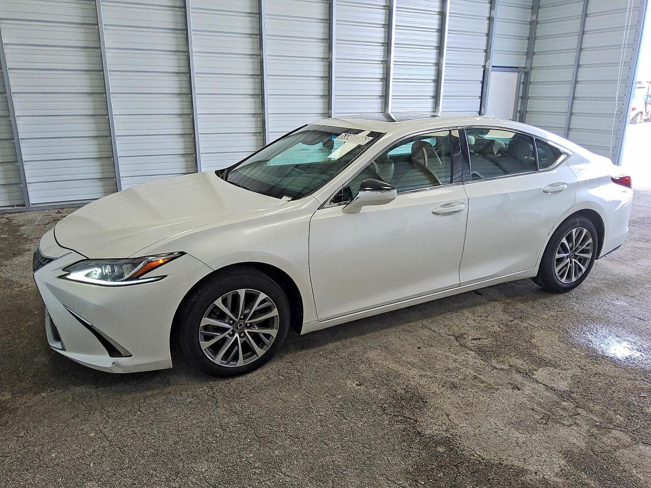 Salvage Lexus Es Image